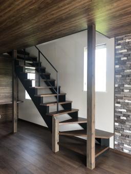 大工さん手づくり造作階段