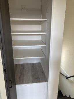 階段スペースにも収納