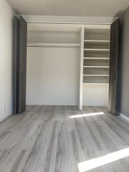 クローゼット内に棚もつけれます