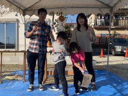 家族で記念写真