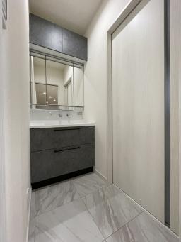 脱衣室と分けた洗面台