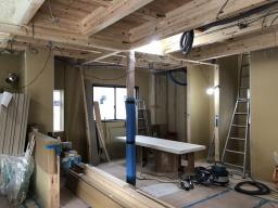 リビング壁　造作中！